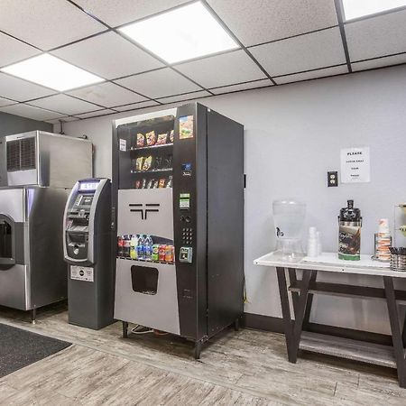 Quality Inn Atlanta Airport-Central College Park Bagian luar foto