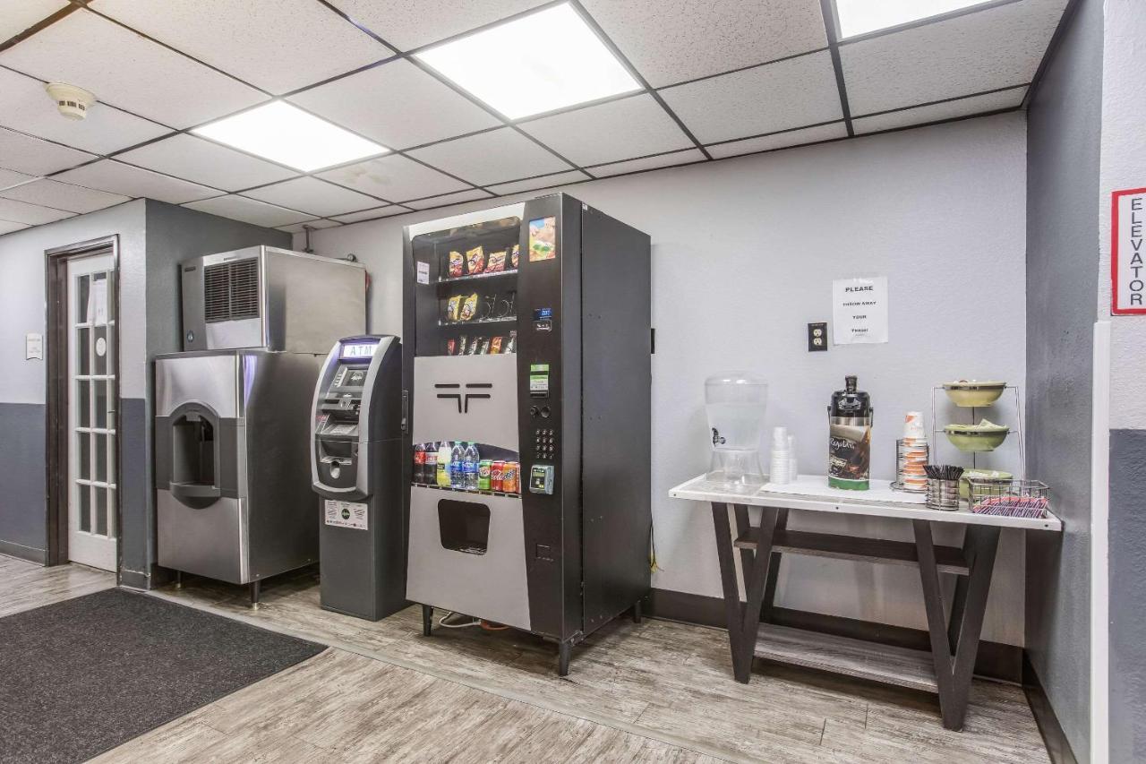 Quality Inn Atlanta Airport-Central College Park Bagian luar foto