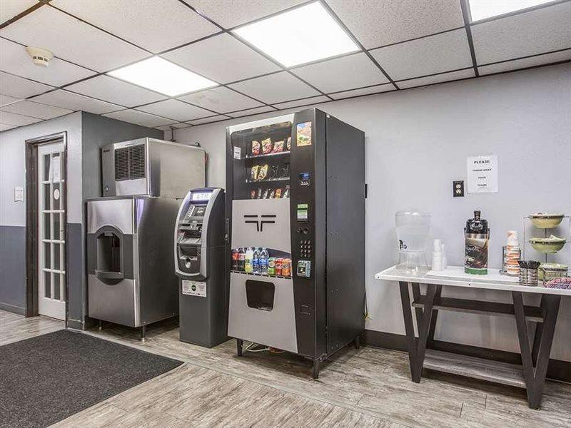 Quality Inn Atlanta Airport-Central College Park Bagian luar foto