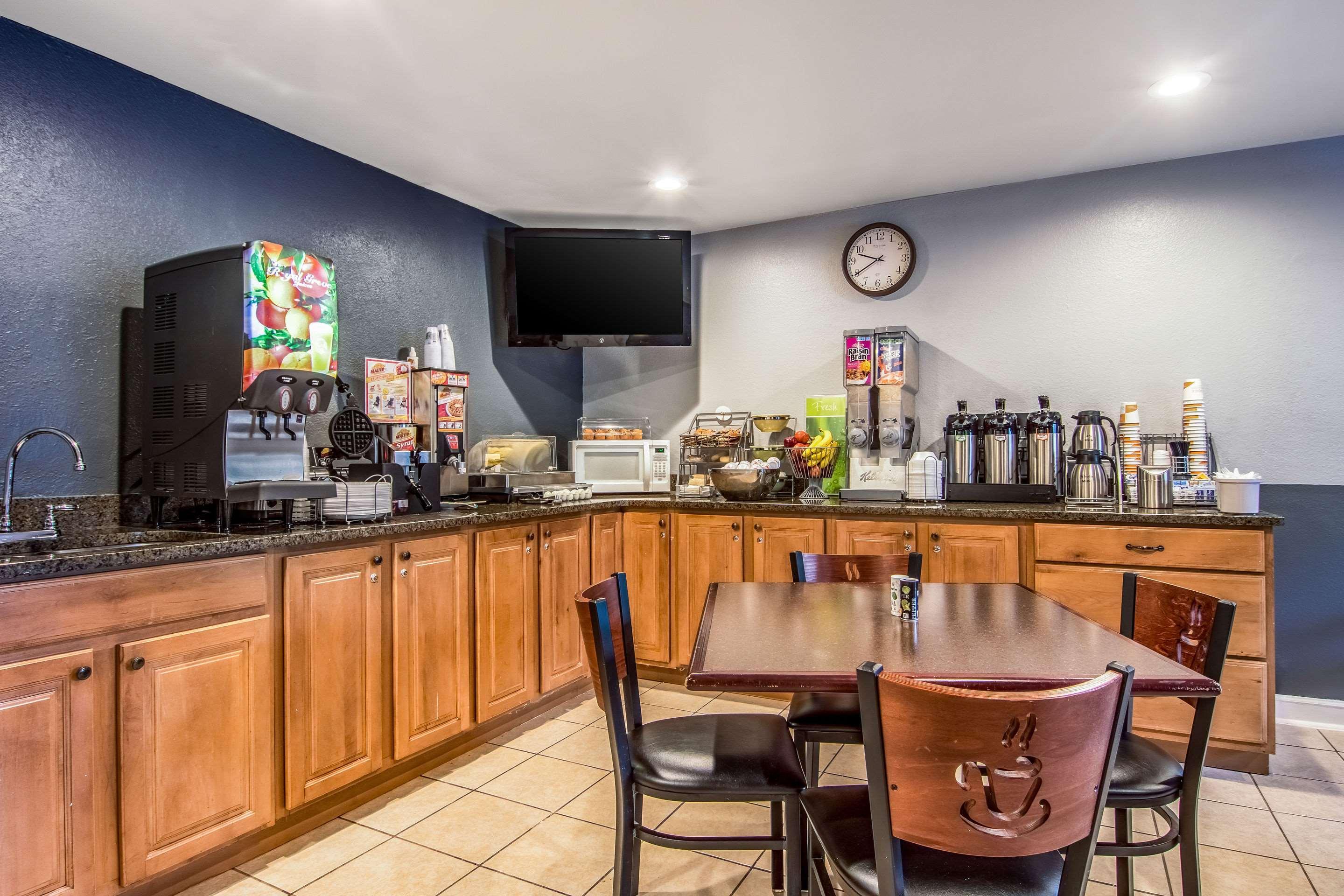 Quality Inn Atlanta Airport-Central College Park Bagian luar foto