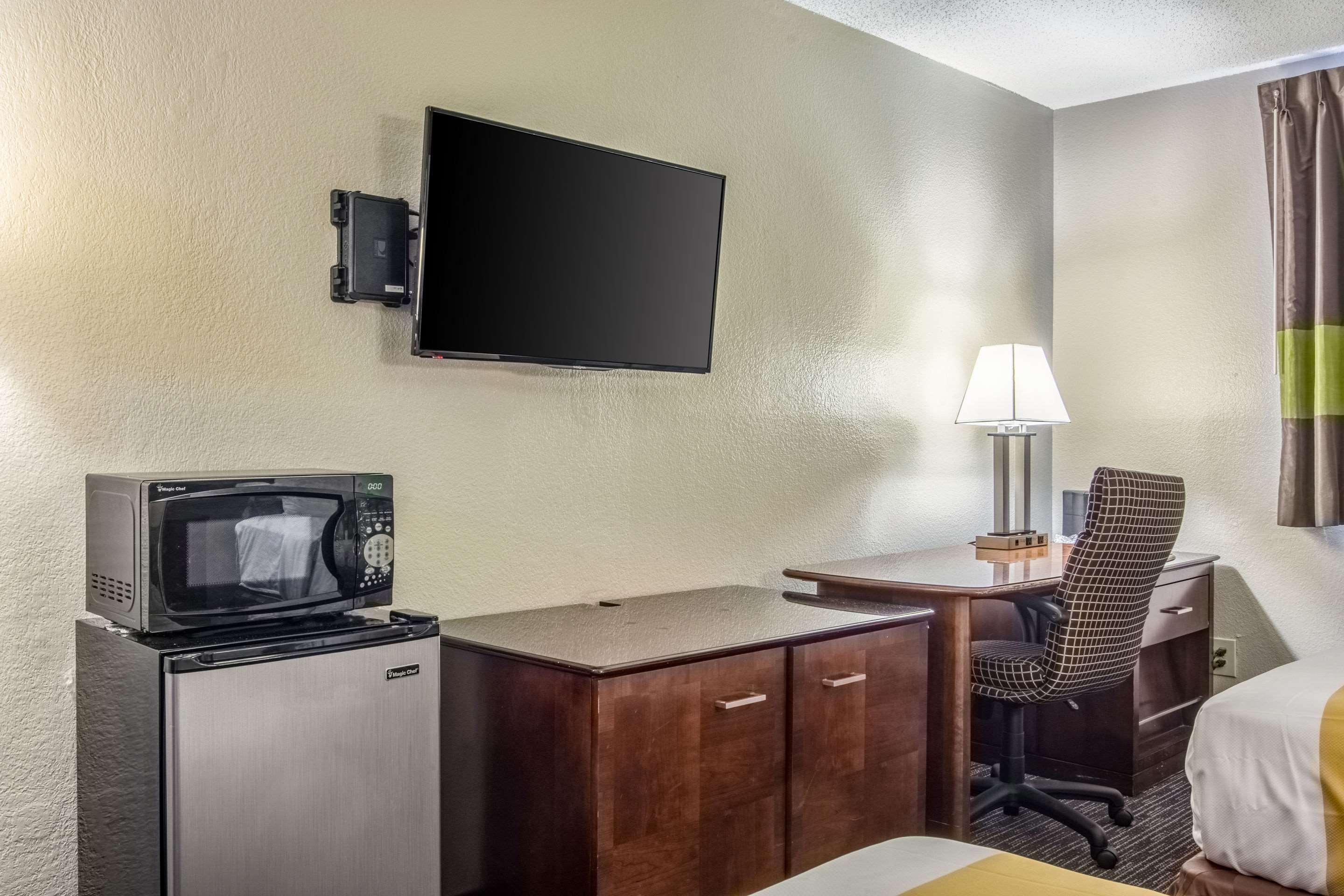Quality Inn Atlanta Airport-Central College Park Bagian luar foto