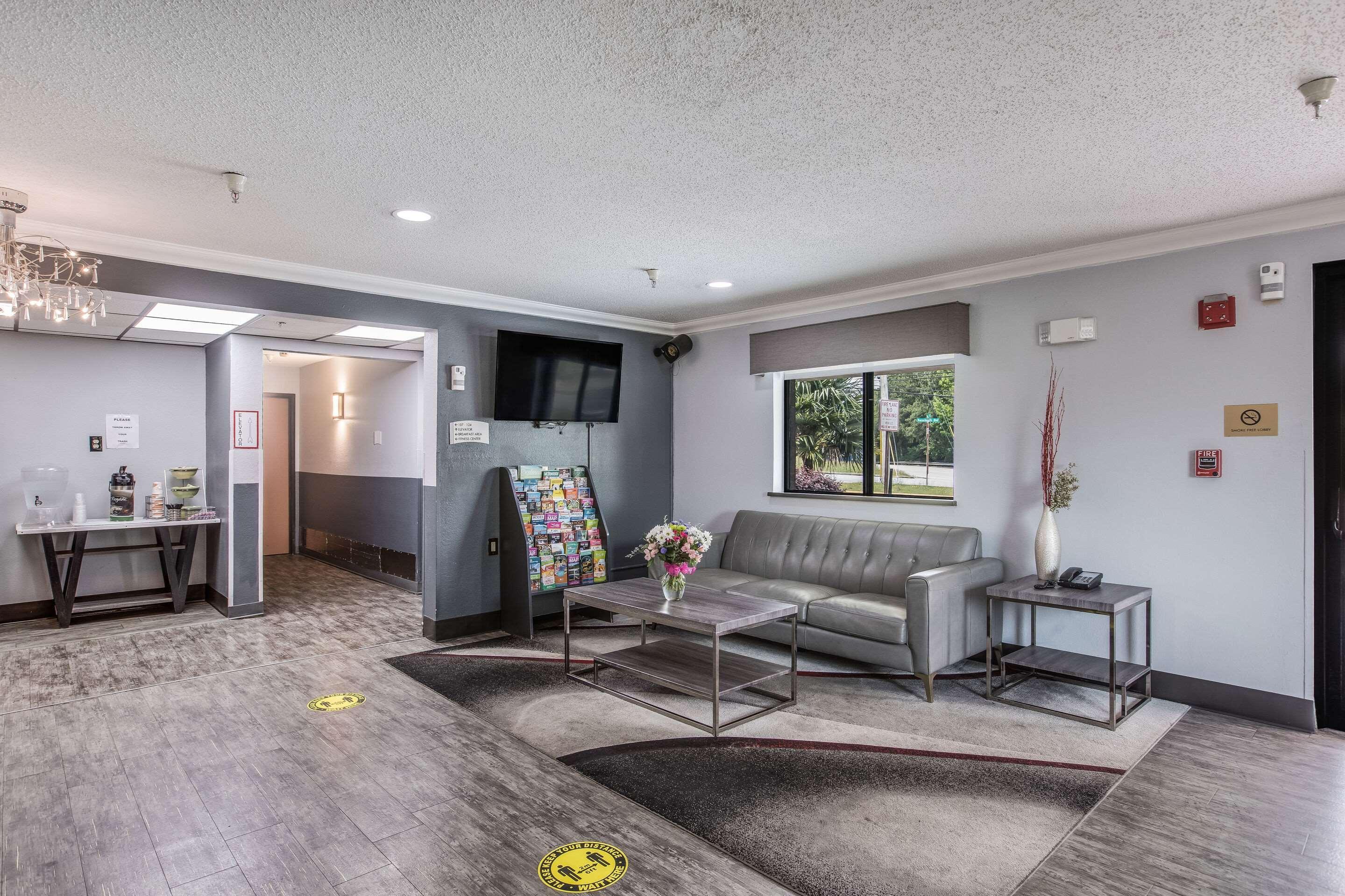 Quality Inn Atlanta Airport-Central College Park Bagian luar foto