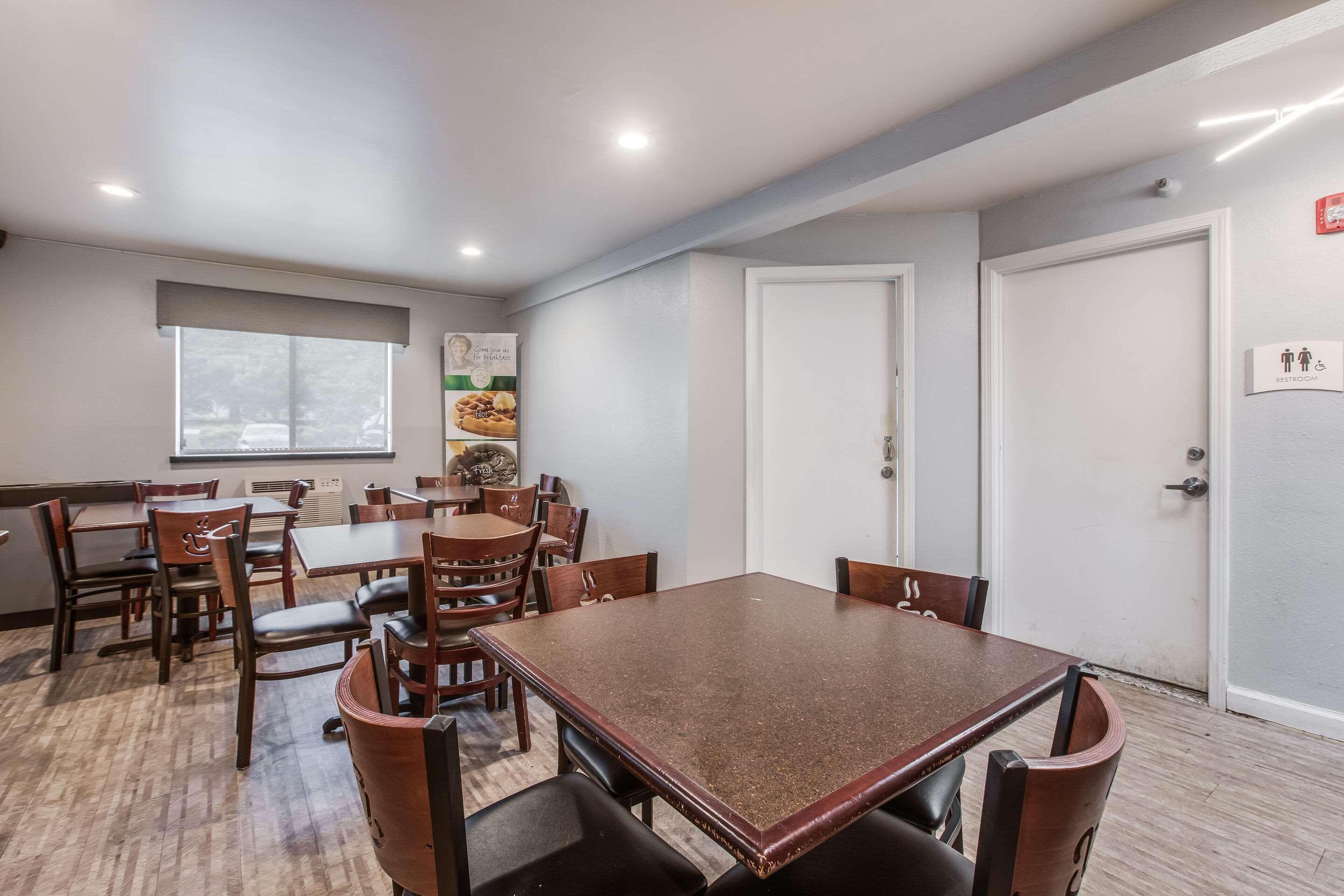Quality Inn Atlanta Airport-Central College Park Bagian luar foto