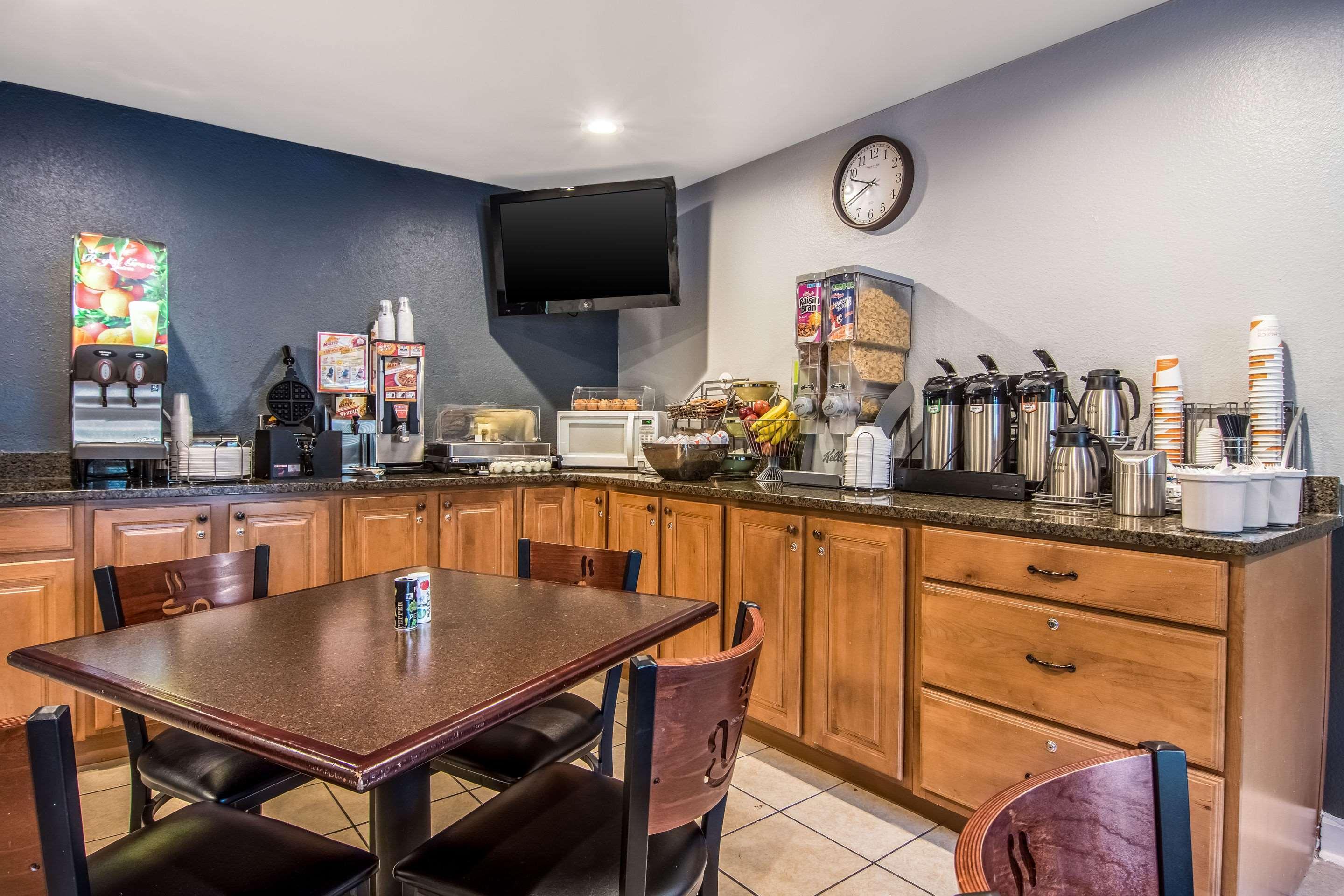Quality Inn Atlanta Airport-Central College Park Bagian luar foto