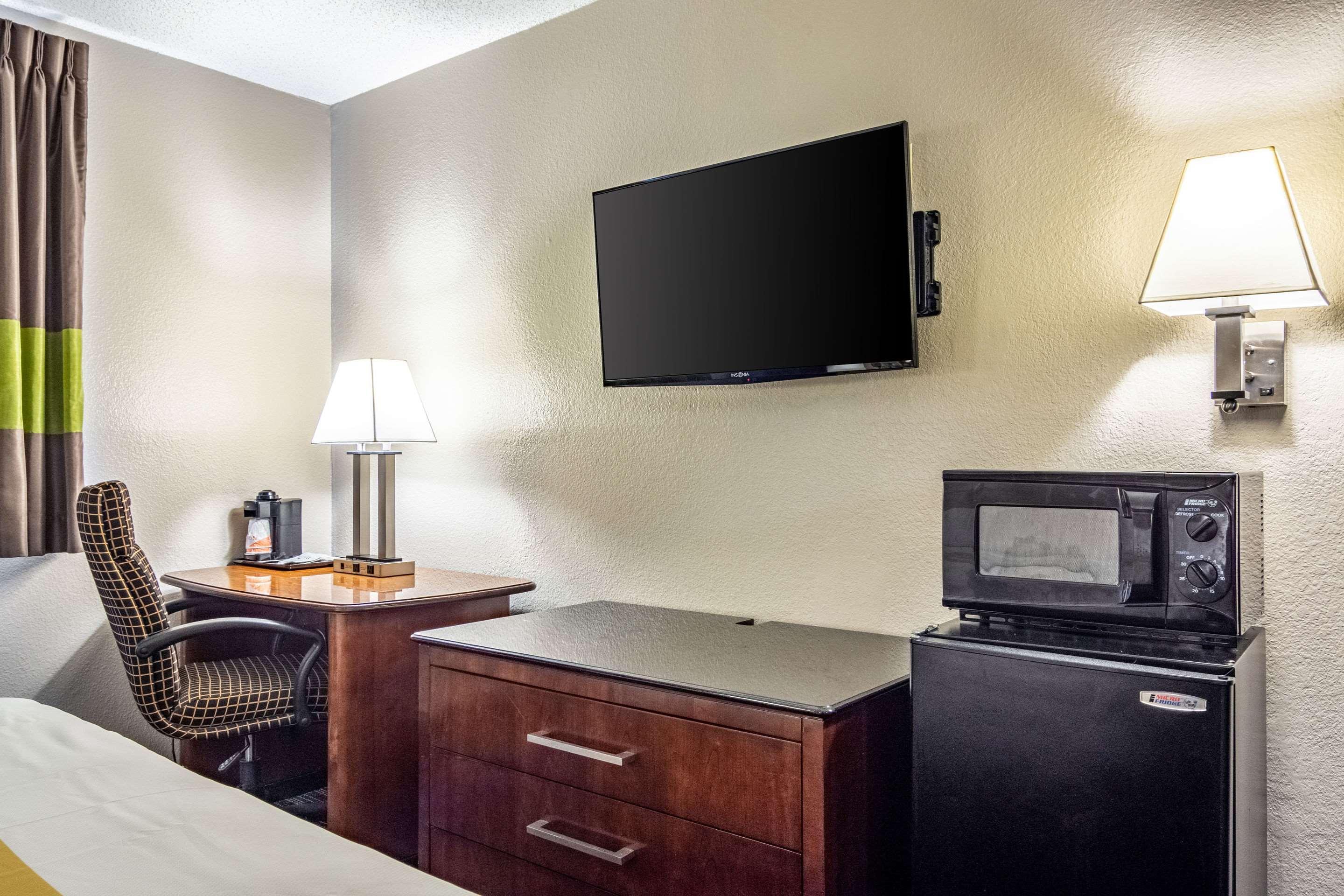 Quality Inn Atlanta Airport-Central College Park Bagian luar foto
